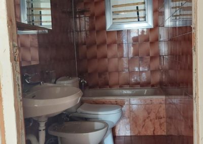 Antes de la reforma de baño en via julia barcelona