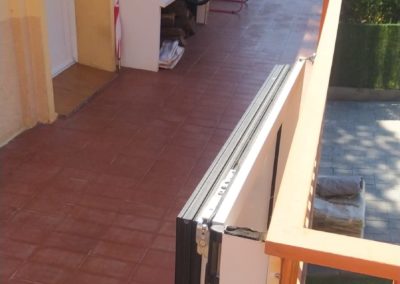 Balcón antes de la reparación en urbanización Can salva en Girona3
