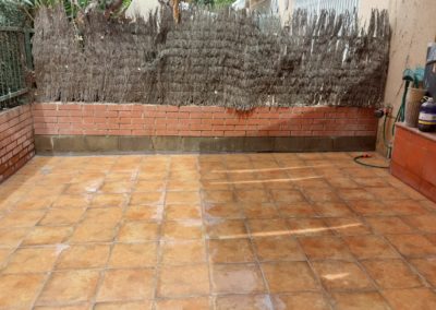 Instalación de cerámica con cemento cola flexible en terraza en Mollet del Vallés