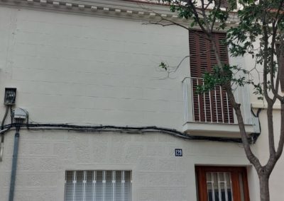 Fachada después de la reparación y cambio de pintura en Sant Andreu para particular 2