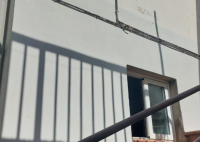 Fachada después de la reparación y cambio de pintura en Sant Andreu para particular 3